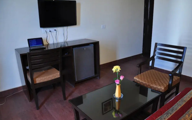Golden Palm Suites