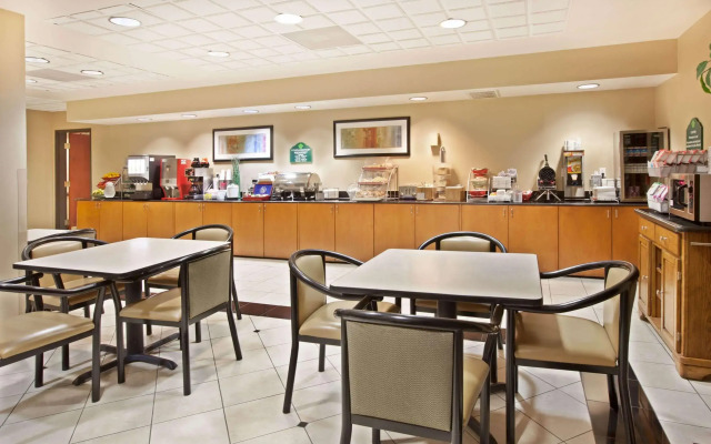 Holiday Inn Express And Suites Arlington North - Stadium Area by IHG