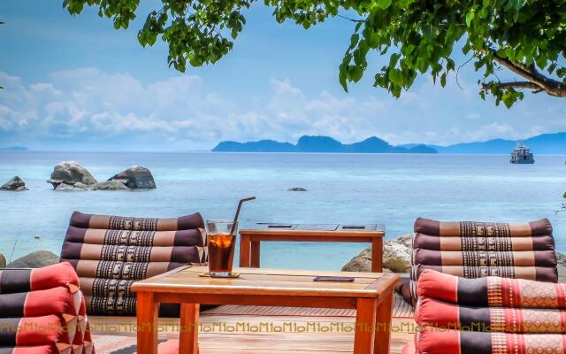 Ten Moons Lipe Resort