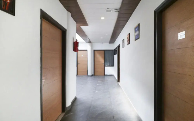 OYO 9822 Hotel Seven