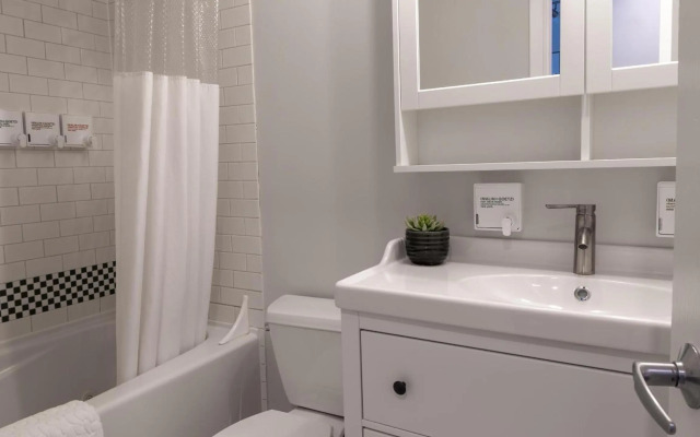 Alpenglow Lodge Family Studio with Sofa Bed by MVA