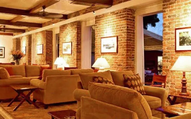 Admiral's Inn and Gunpowder Suites
