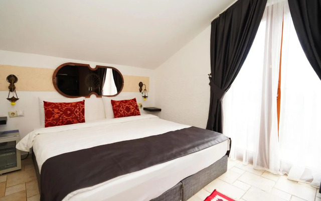 Cicerone Lodge Hotel