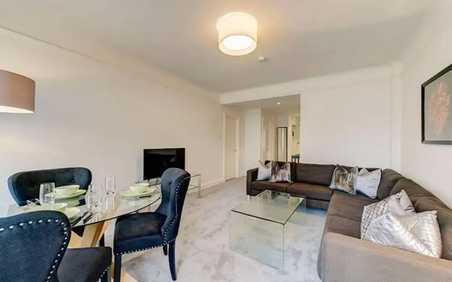 Two Bed Flat in Fashionable Chelsea