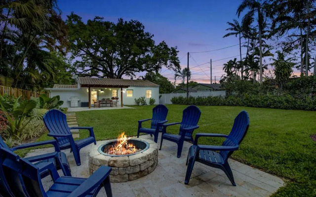 Madrina's Cozy 3BR-1BA Spacious Backyard