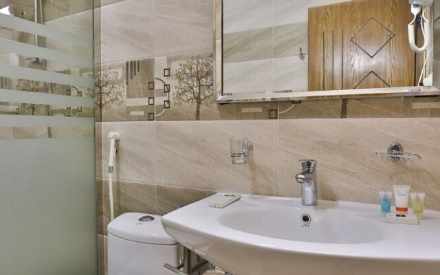 OYO 378 Madinah Diamond