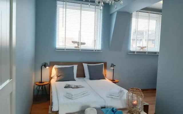 Benny's Beach House 1