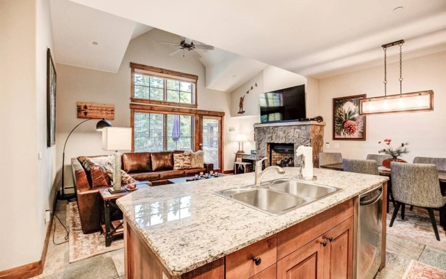 Ski-in 2 Bedroom Townhome at Mountain Thunder