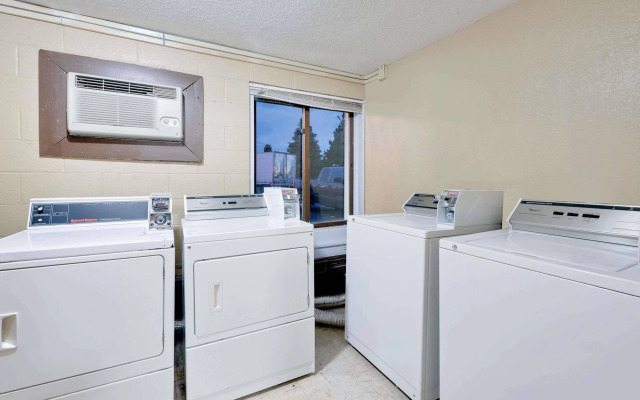 Travelodge by Wyndham Grand Forks