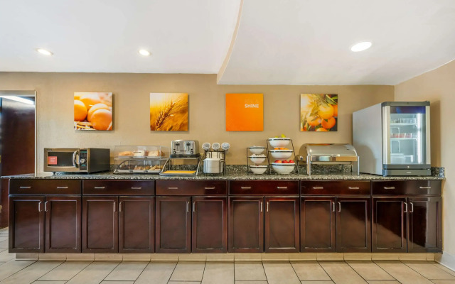 Comfort Inn & Suites East Hartford - Hartford
