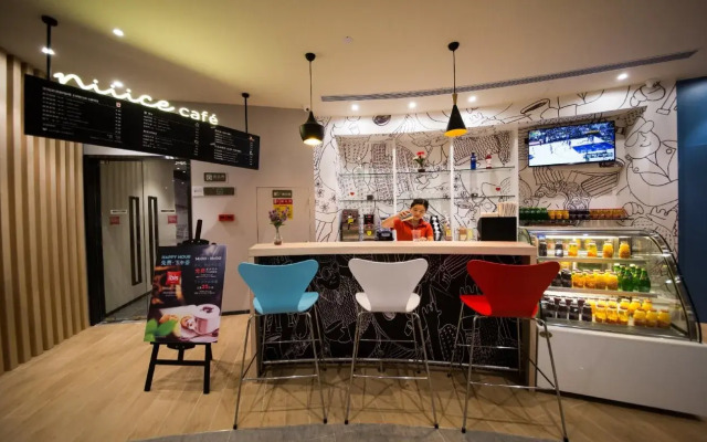 Ibis Hotel (Guangzhou Yuexiu Park Subway Station)