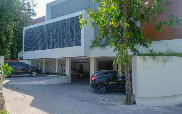 Urbanview Hotel Nardis Living near UMY