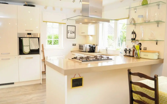 Pear Nook Treet - Exquisite Family Home