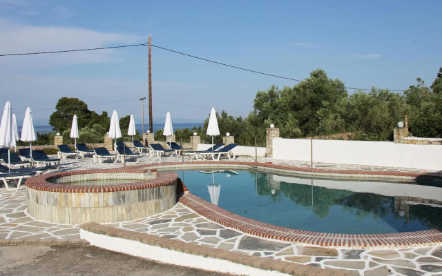 Pashos Hotel