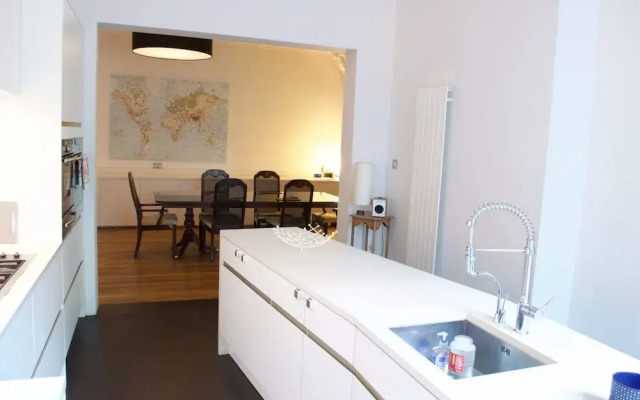 2 Bedroom Apartment With Free Parking