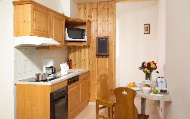 Traditional Apartment With Fireplace 200 m. From the Center