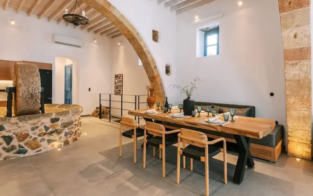 Kalathos Square Luxury Suites