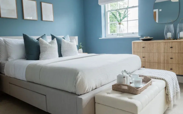 Stylish 3Bd Townhouse In Central Winchester