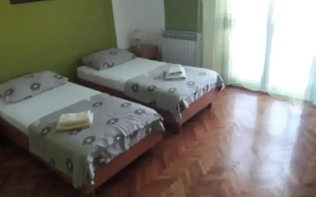 Apartments Amalia - Two Bedroom Apartment With Roofed Terrace
