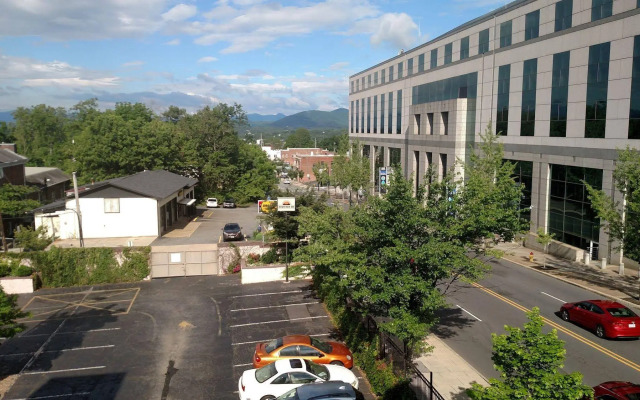 Downtown Inn and Suites