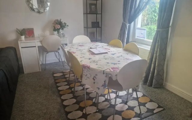 3br-sleeps6-petsok-off Road Parking-garden