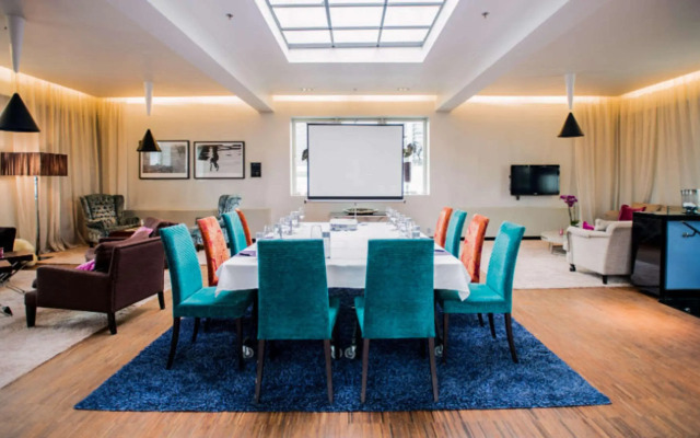 Home Hotel Folketeateret