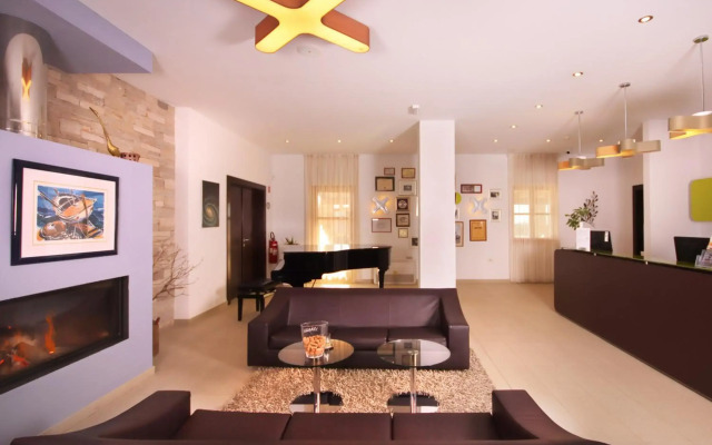 Hotel & Restaurant Velanera