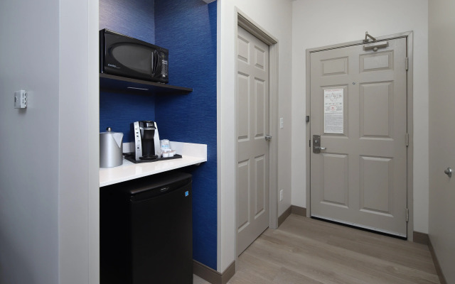 Holiday Inn Express Grand Rapids SW by IHG