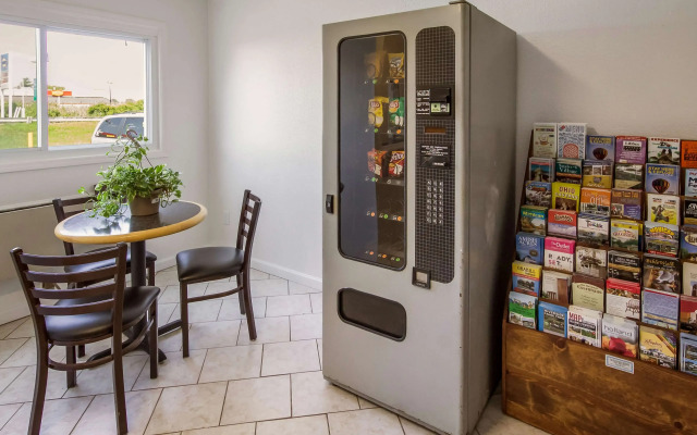 Motel 6 Rossford, OH