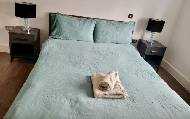 Batterseaflat/sleeps6/refurbished/tv