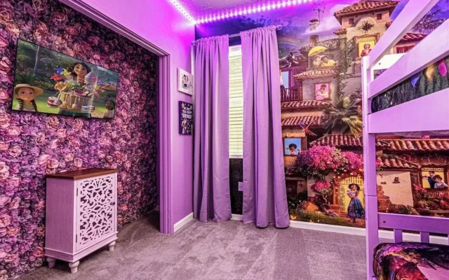 Upstay - Guest Home w Cinema Theme Rooms