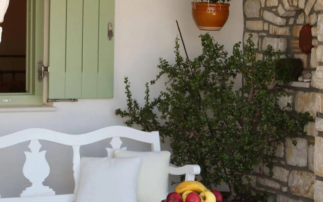 Villa Isabella Studios & Suites