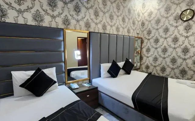 Red Fort Hotel Gulberg