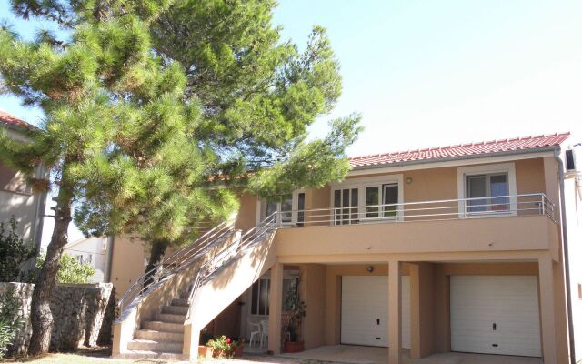 Apartment Remi - 300 m from sea: A3 Nin, Zadar riviera