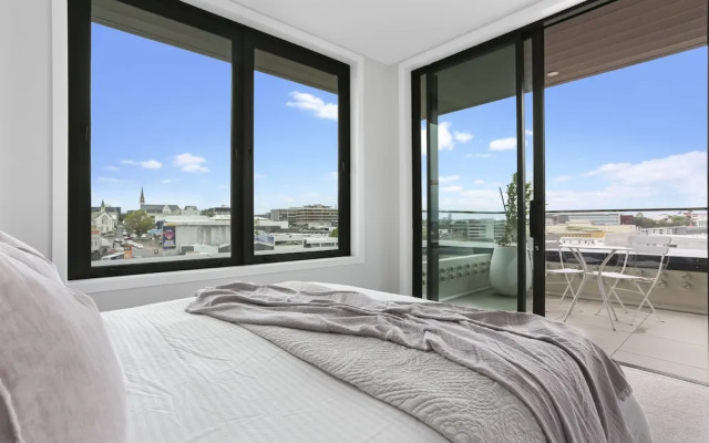 Enfield Sky- Brand New Penthouse