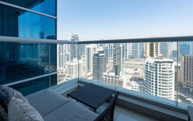 Premium 2BR Apt w Marina Views