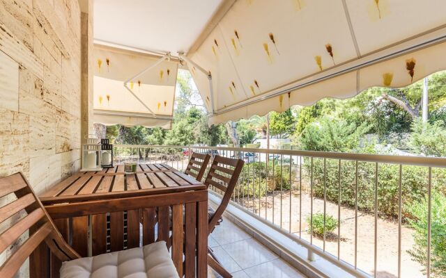 Elegant apartment w great balcony in Vouliagmeni