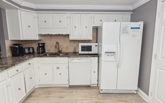 Shoreline 3042 Condo