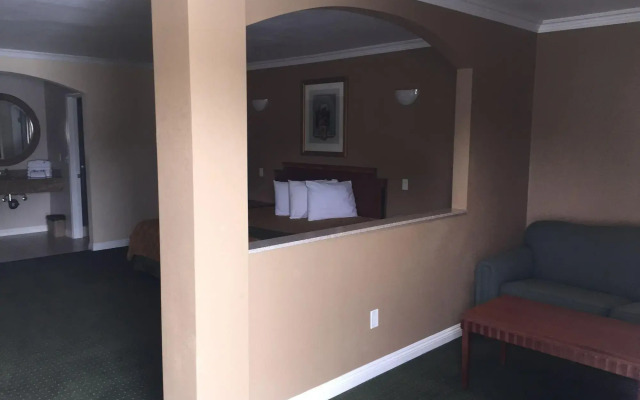 Walnut Inn & Suites West Covina