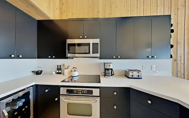 1849 Condos - Spacious 3 Bedrooms with Outdoor Pool & 3 Hot Tubs