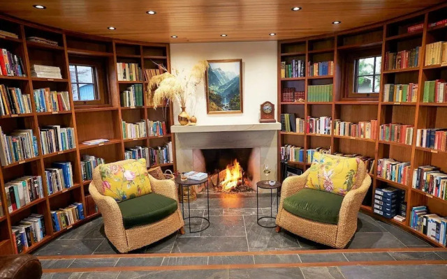 Cabot Lodge