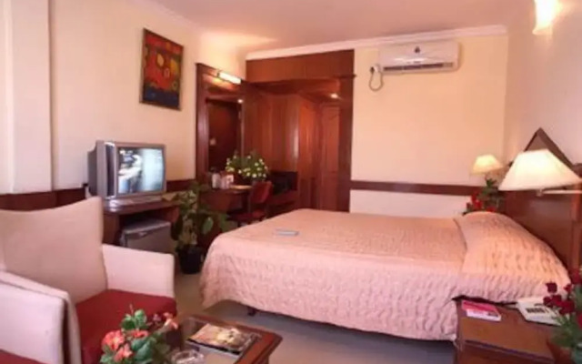 Hotel Nandhini - Minerva Circle