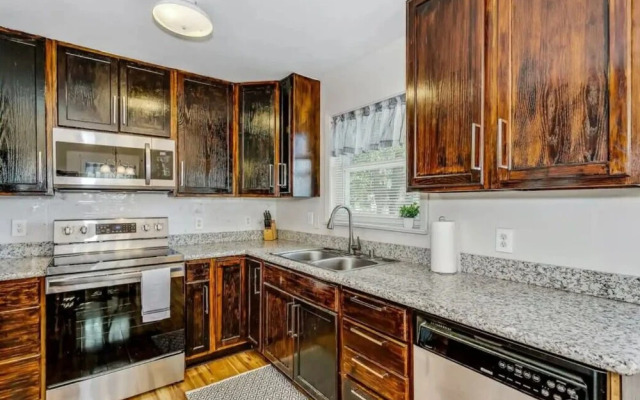 Near Downtown Beach House Apt