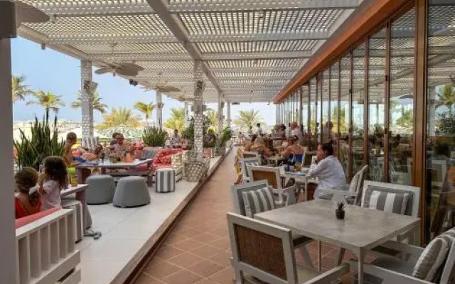 Modern beachfront 1BR apartment - Tiara Residence