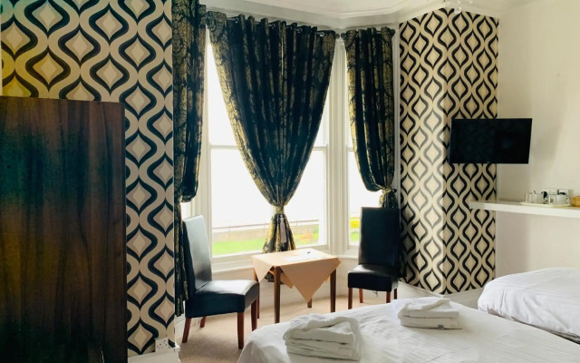 Four Oaks Hotel