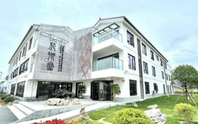 Tongjian Huaxiangtang Resort