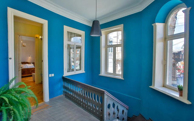 Entire apartment hosted by Keti