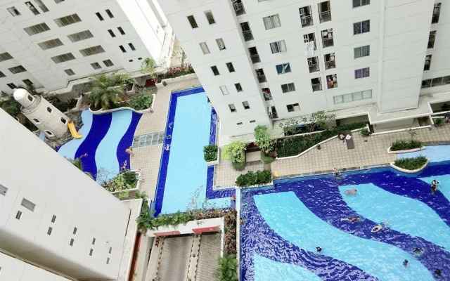 Pool View Bassura City Apartment