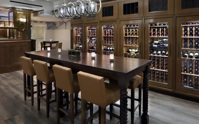 Madison Beach Hotel, Curio Collection by Hilton