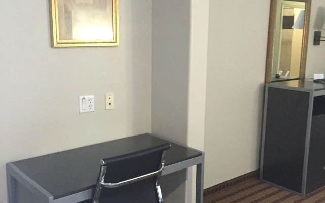 Camelot Inn & Suites Veterans Memorial NW Houston